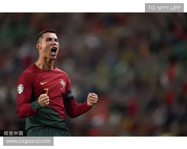再秀C罗庆祝动作全场沸腾瞬间